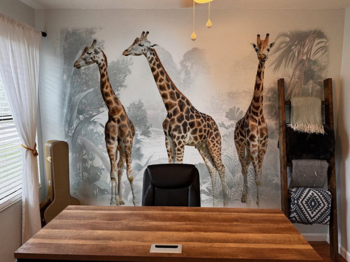 Fresque murale de girafes dans la jungle imprimée dans un bureau